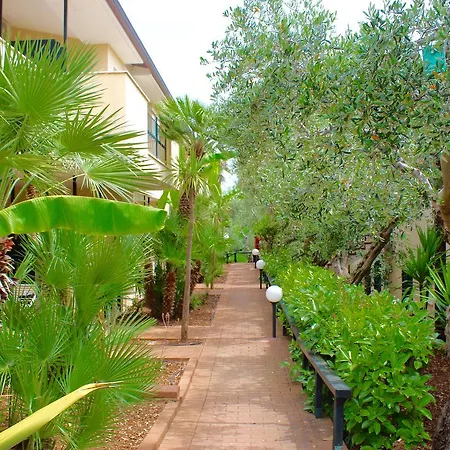Lägenhetshotell Villaggio Turistico Defensola 3*