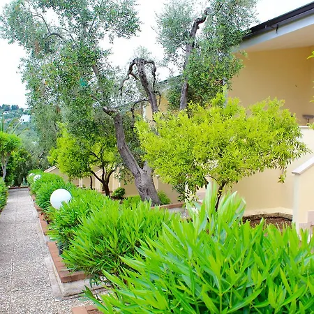 Lägenhetshotell Villaggio Turistico Defensola 3*